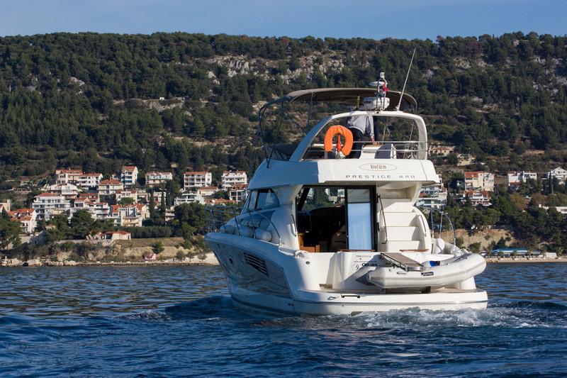 Book yachts online - motorboat - Jeanneau Prestige 440 - BIOFARM - rent