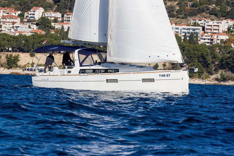 Book yachts online - sailboat - Beneteau Oceanis 38 - ARSEN - rent