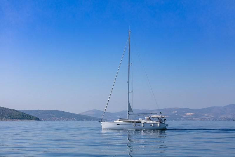 Book yachts online - sailboat - Bavaria Cruiser 46 - SOLARIĆ - rent