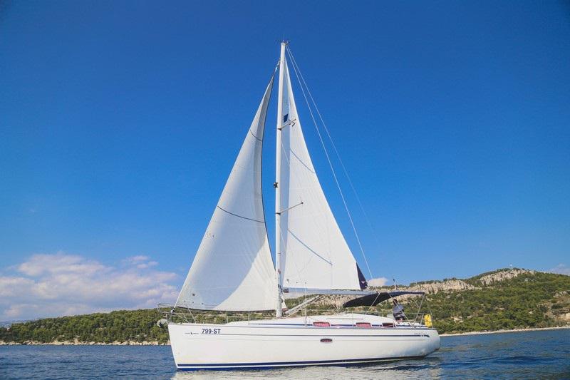 Book yachts online - sailboat - Bavaria 37 Cruiser - SILVIJA - rent