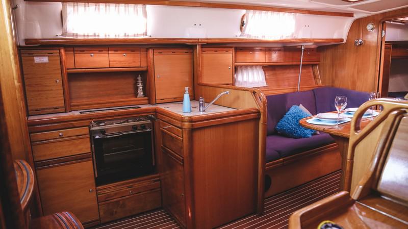 Book yachts online - sailboat - Bavaria 37 Cruiser - SILVIJA - rent