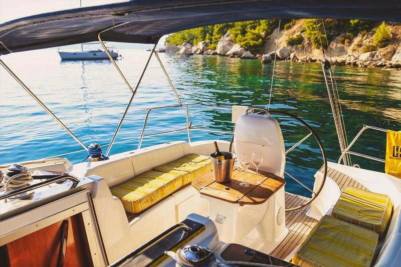 Book yachts online - sailboat - Bavaria 37 Cruiser - SILVIJA - rent