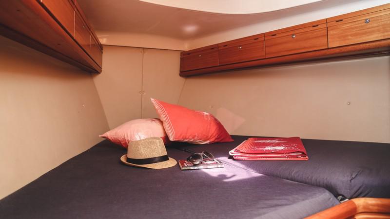 Book yachts online - sailboat - Bavaria 37 Cruiser - SILVIJA - rent