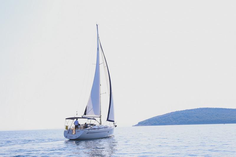 Book yachts online - sailboat - Bavaria 37 Cruiser - SILVIJA - rent