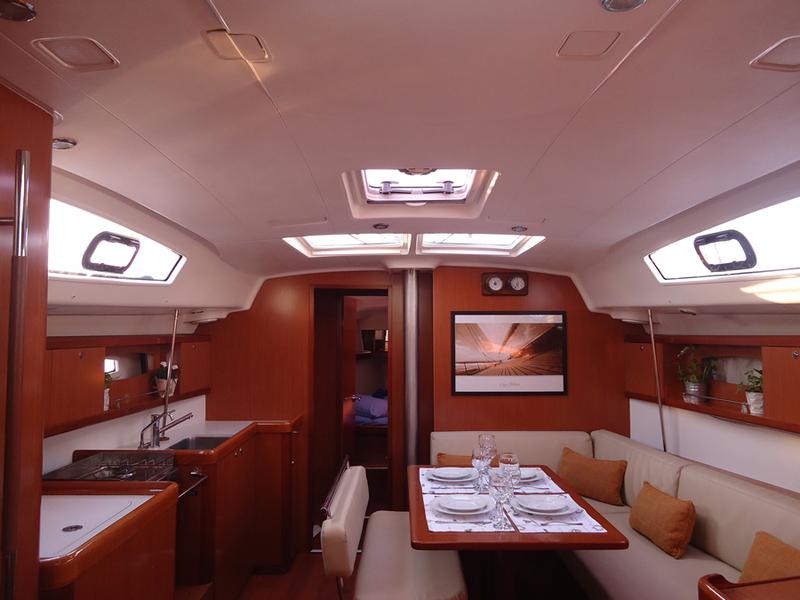 Book yachts online - sailboat - Oceanis 43 - Seven Seas - Refit 2020 - rent