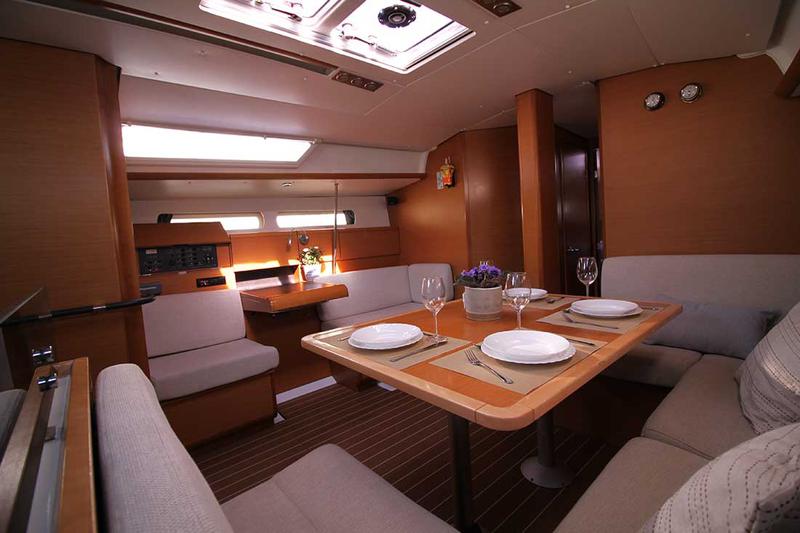 Book yachts online - sailboat - Sun Odyssey 439 - Lucky 7 - Refit 2020 - rent