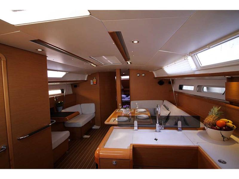 Book yachts online - sailboat - Sun Odyssey 439 - Lucky 7 - Refit 2020 - rent