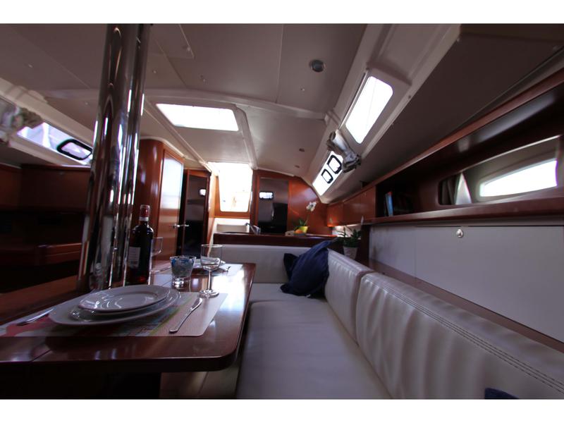 Book yachts online - sailboat - Oceanis 37 - Genie - Refit 2020 - rent