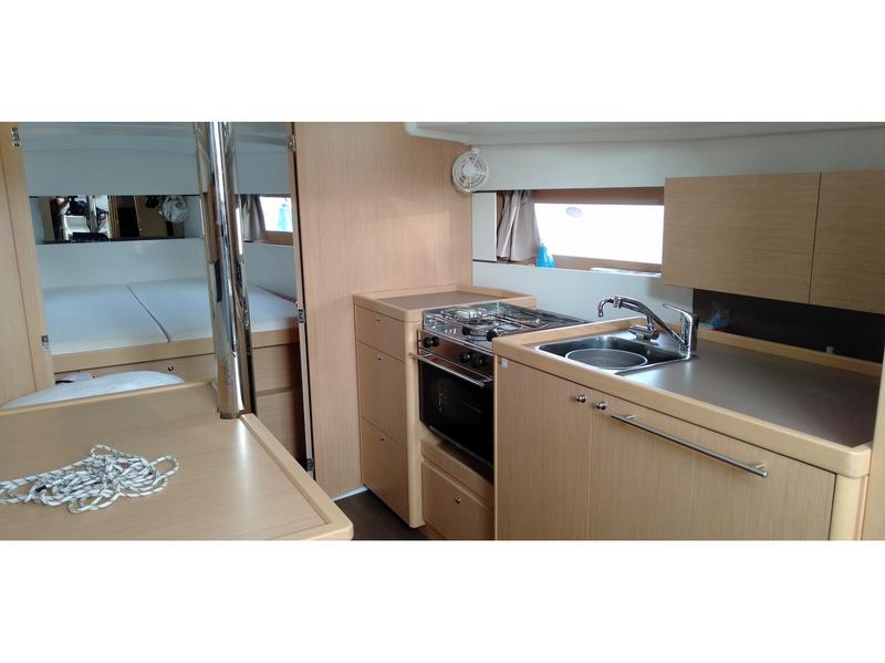 Book yachts online - sailboat - Oceanis 38.1 - Follia - rent