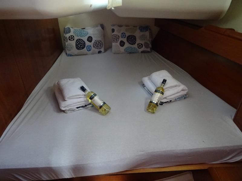 Book yachts online - sailboat - Sun Odyssey 49 - Captain Stathis/Refitted 2016 - rent