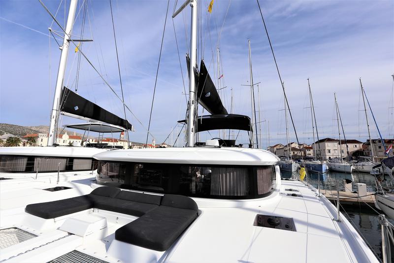 Book yachts online - catamaran - Lagoon 46 Fly - LADY POINT  - rent