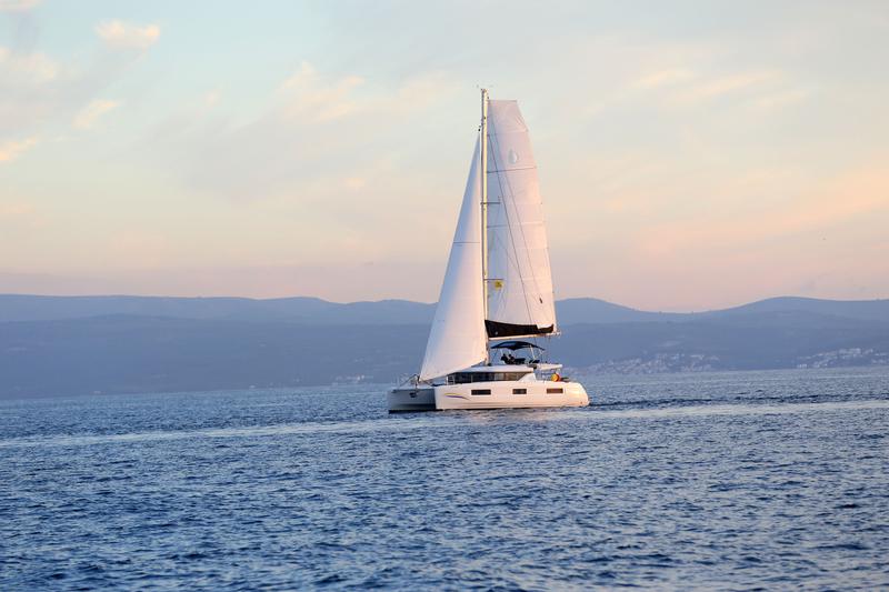 Book yachts online - catamaran - Lagoon 46 Fly - LADY POINT  - rent