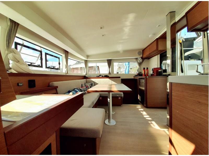 Book yachts online - catamaran - Lagoon 40 - HEROINA - rent