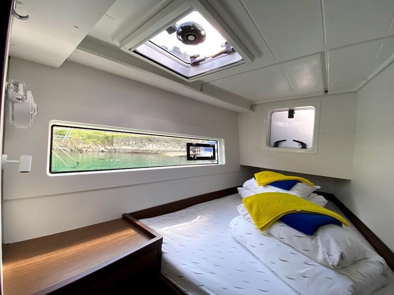 Book yachts online - catamaran - Lagoon 40 - HEROINA - rent