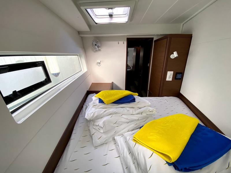 Book yachts online - catamaran - Lagoon 40 - HEROINA - rent