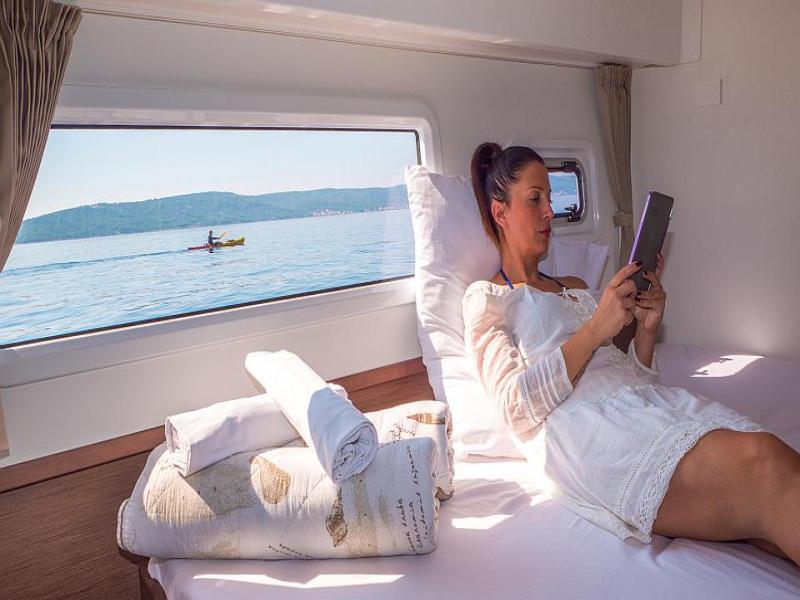 Book yachts online - catamaran - Lagoon 42 - SEA VOYAGER  - rent