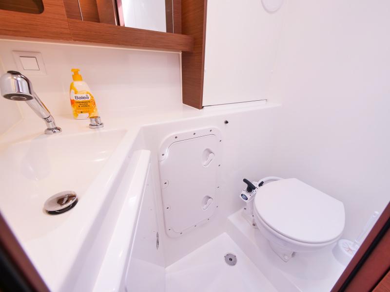 Book yachts online - catamaran - Lagoon 42 - SEA VOYAGER - CREWED - rent