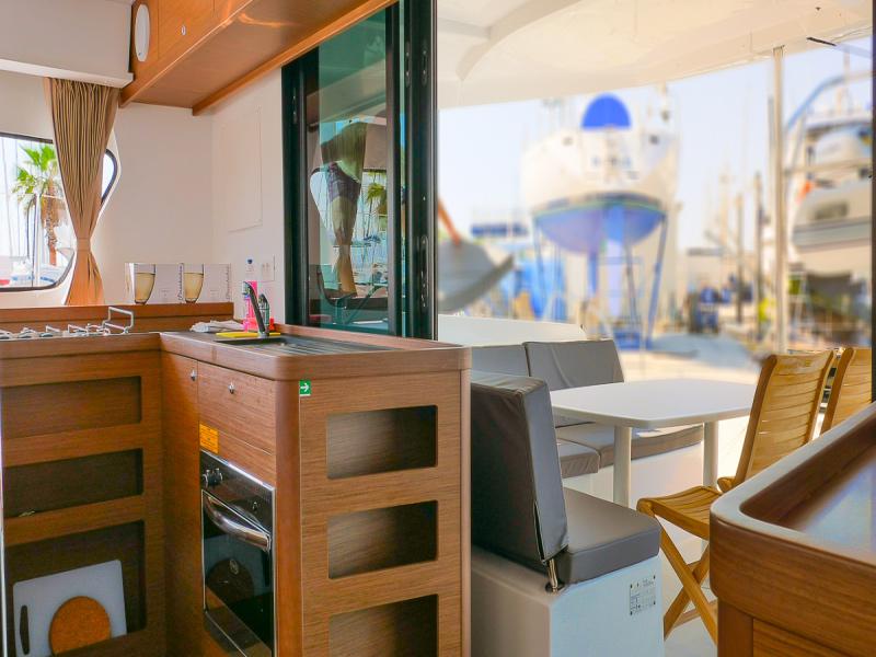 Book yachts online - catamaran - Lagoon 42 - SEA VOYAGER - CREWED - rent