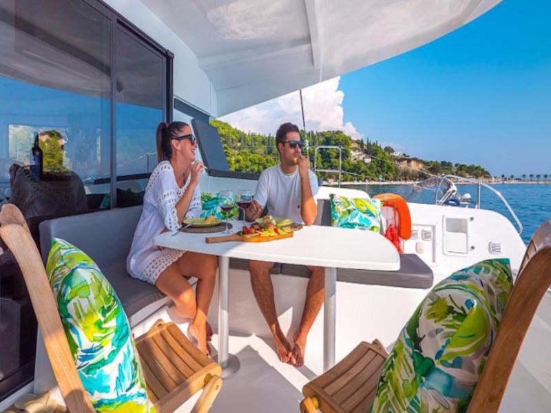 Book yachts online - catamaran - Lagoon 42 - SEA VOYAGER - CREWED - rent