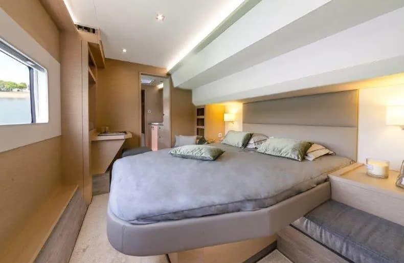 Book yachts online - motorboat - Fountaine Pajot M/Y 40 - BELUGA - rent