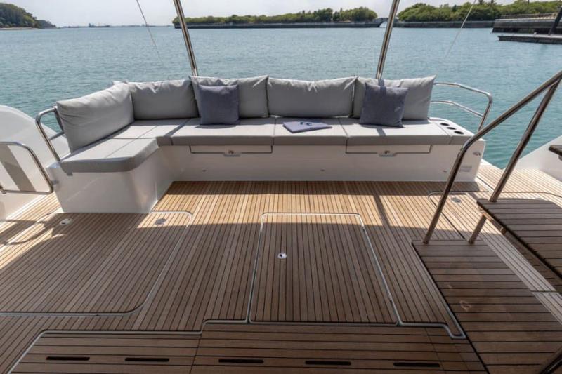 Book yachts online - motorboat - Fountaine Pajot M/Y 40 - BELUGA - rent