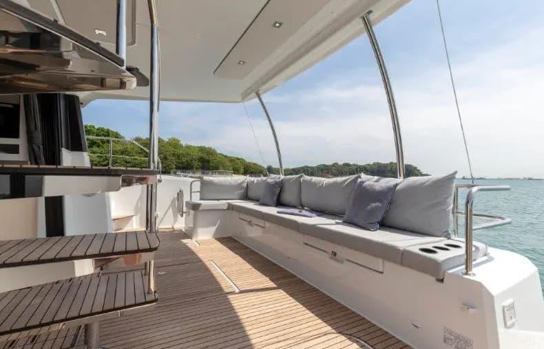 Book yachts online - motorboat - Fountaine Pajot M/Y 40 - BELUGA - rent