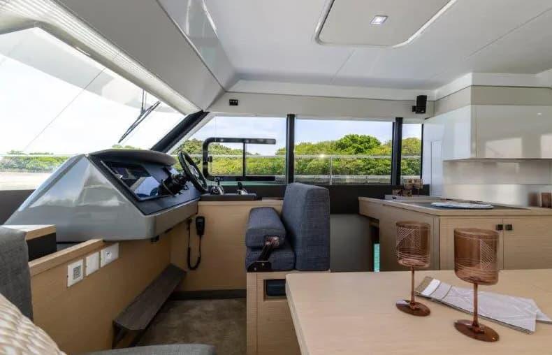 Book yachts online - motorboat - Fountaine Pajot M/Y 40 - BELUGA - rent