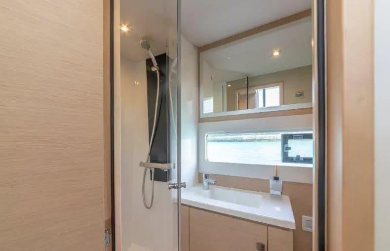 Book yachts online - motorboat - Fountaine Pajot M/Y 40 - BELUGA - rent