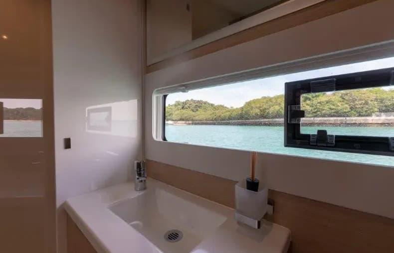 Book yachts online - motorboat - Fountaine Pajot M/Y 40 - BELUGA - rent