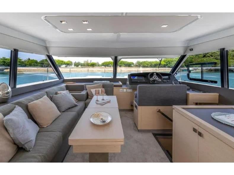 Book yachts online - motorboat - Fountaine Pajot M/Y 40 - BELUGA - rent