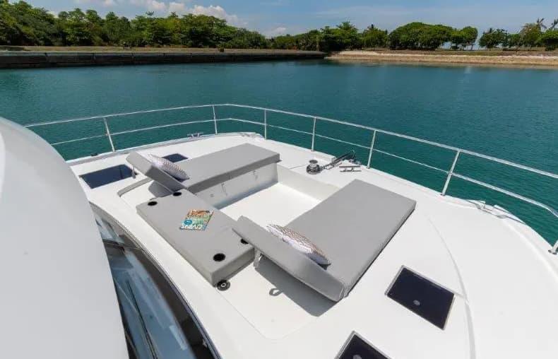 Book yachts online - motorboat - Fountaine Pajot M/Y 40 - BELUGA - rent