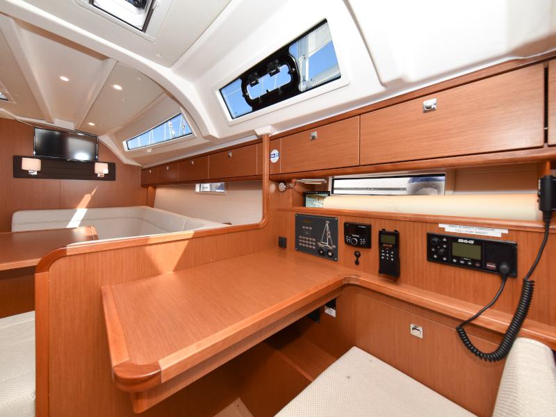 Book yachts online - sailboat - Bavaria Cruiser 41 - NIXIE - rent