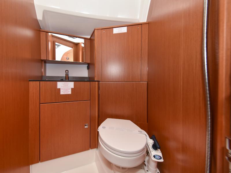 Book yachts online - sailboat - Bavaria Cruiser 41 - NIXIE - rent