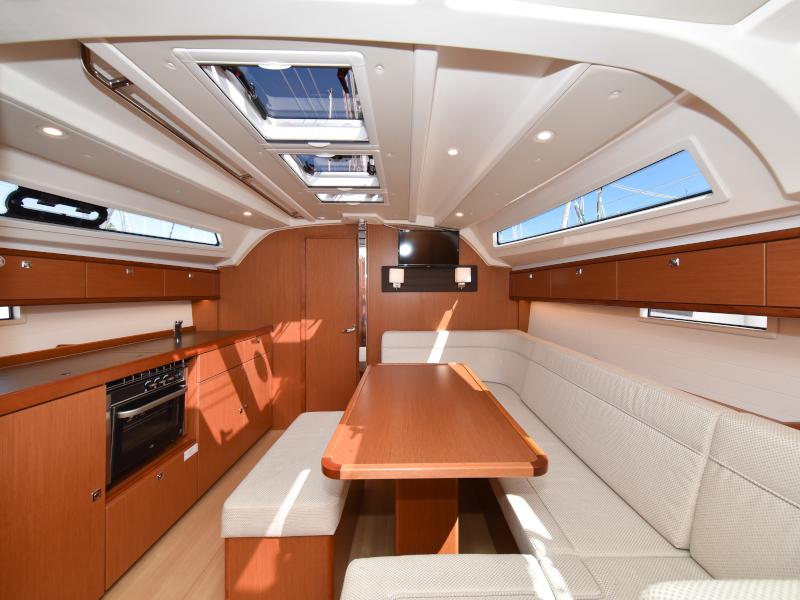 Book yachts online - sailboat - Bavaria Cruiser 41 - NIXIE - rent