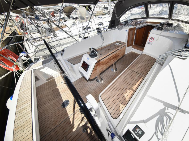 Book yachts online - sailboat - Bavaria Cruiser 41 - NIXIE - rent