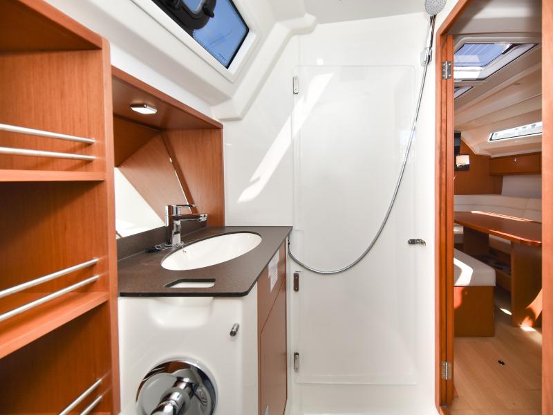 Book yachts online - sailboat - Bavaria Cruiser 41 - NIXIE - rent