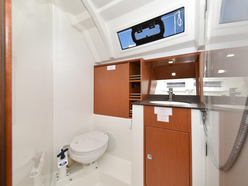 Book yachts online - sailboat - Bavaria Cruiser 41 - NIXIE - rent