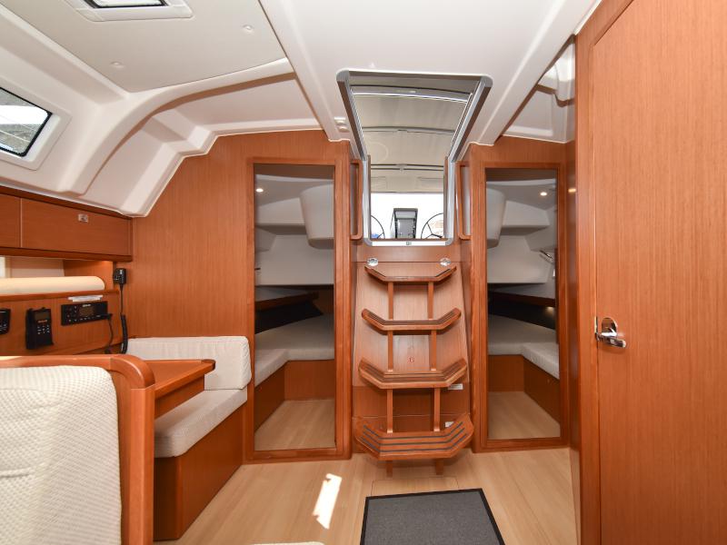 Book yachts online - sailboat - Bavaria Cruiser 41 - NIXIE - rent