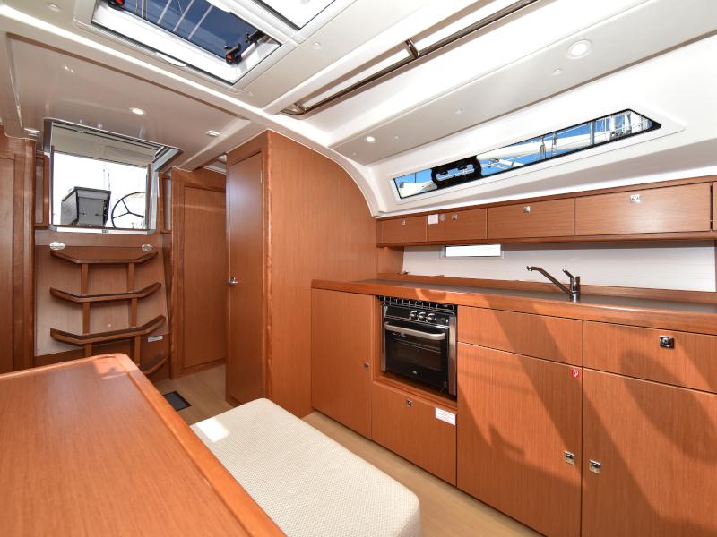 Book yachts online - sailboat - Bavaria Cruiser 41 - NIXIE - rent