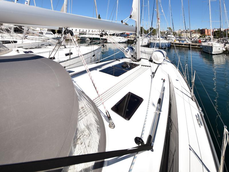Book yachts online - sailboat - Bavaria Cruiser 41 - NIXIE - rent