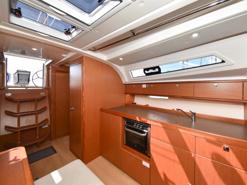 Book yachts online - sailboat - Bavaria Cruiser 41 - NIXIE - rent