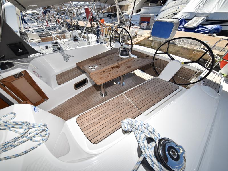 Book yachts online - sailboat - Bavaria Cruiser 41 - NIXIE - rent