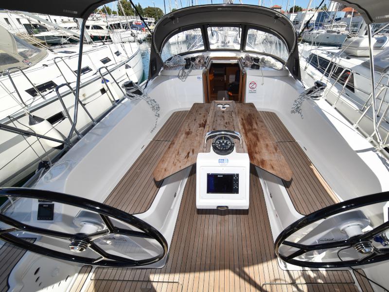 Book yachts online - sailboat - Bavaria Cruiser 41 - NIXIE - rent
