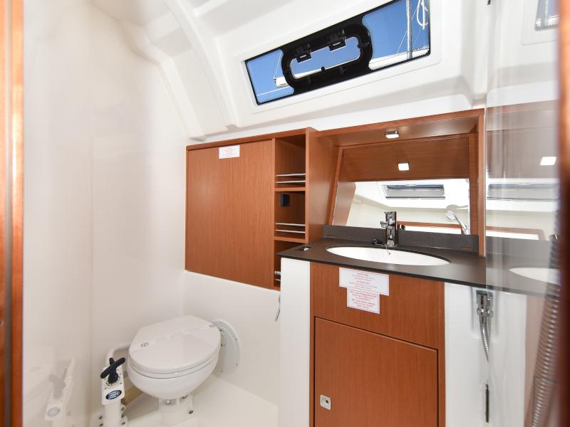 Book yachts online - sailboat - Bavaria Cruiser 41 - NIXIE - rent