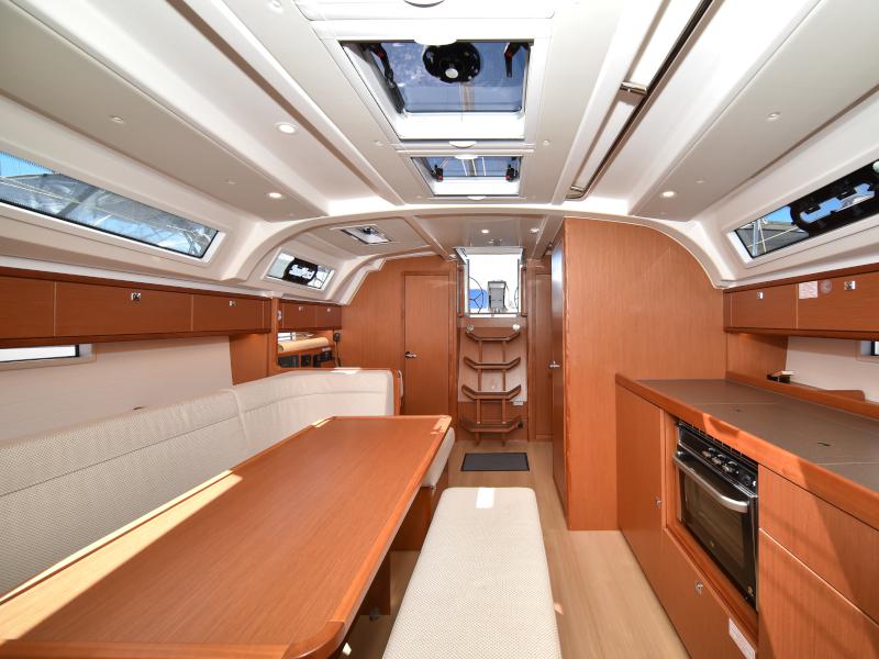 Book yachts online - sailboat - Bavaria Cruiser 41 - NIXIE - rent