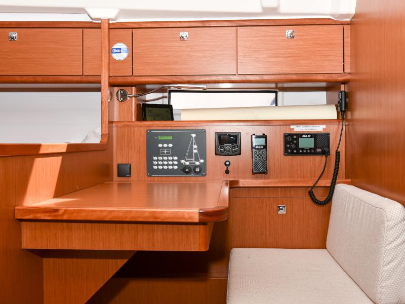 Book yachts online - sailboat - Bavaria Cruiser 41 - NIXIE - rent
