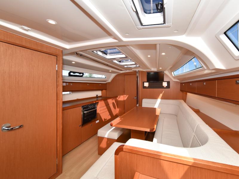 Book yachts online - sailboat - Bavaria Cruiser 41 - NIXIE - rent