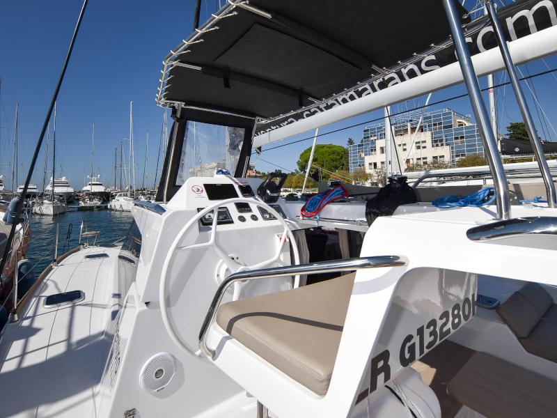 Book yachts online - catamaran - Aventura 34 - LAUREMI - rent
