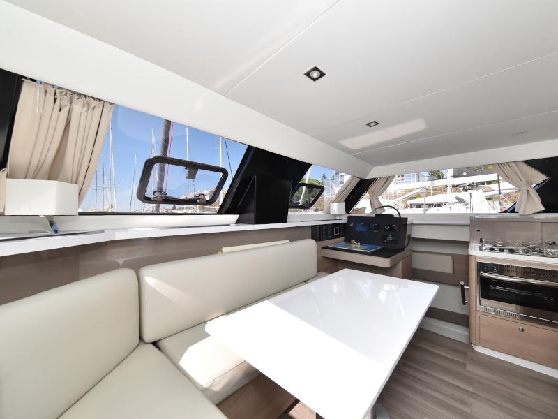 Book yachts online - catamaran - Aventura 34 - LAUREMI - rent