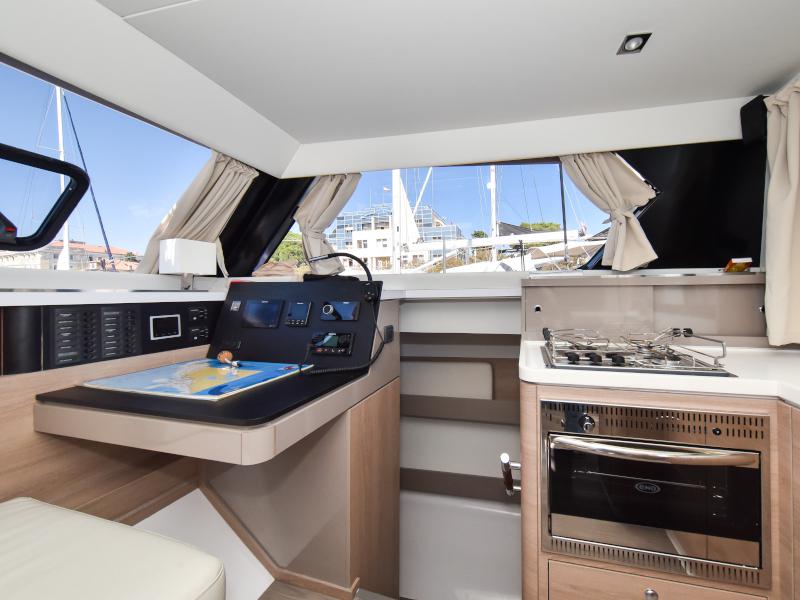 Book yachts online - catamaran - Aventura 34 - LAUREMI - rent